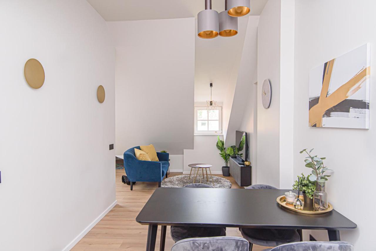Zydu Str Two Bedrooms By Urban Rent VNO